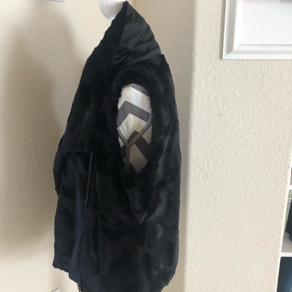 Black Fur Vest - Picture 2 of 8